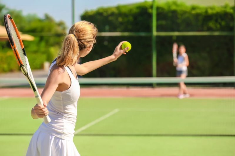 She has been playing sports for a month. (Cô ấy đã chơi thể thao được một tháng.)