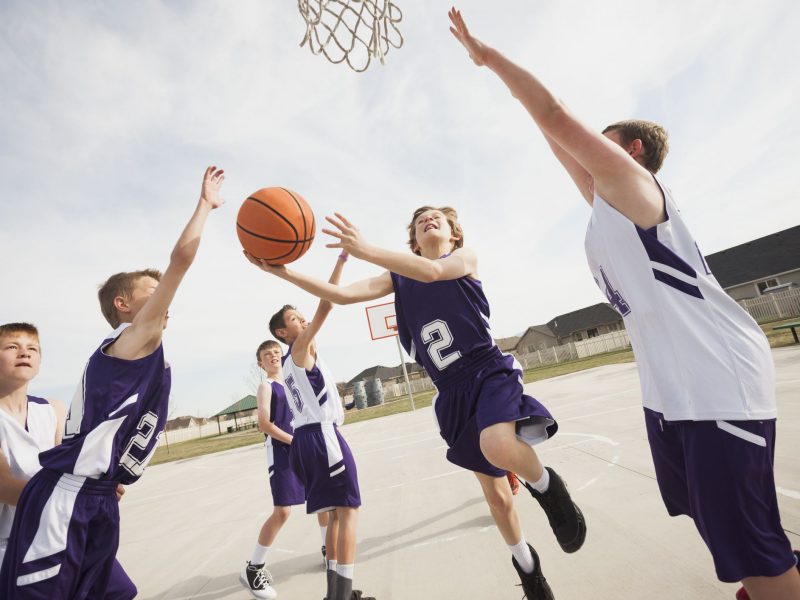 I haven't been playing basketball for 5 years. (Tôi đã không chơi bóng rổ trong 5 năm.)